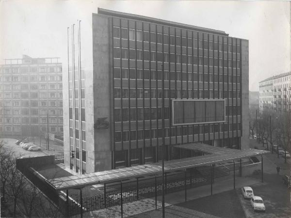 Milano - Assicurazioni Generali - Edificio per uffici - Veduta