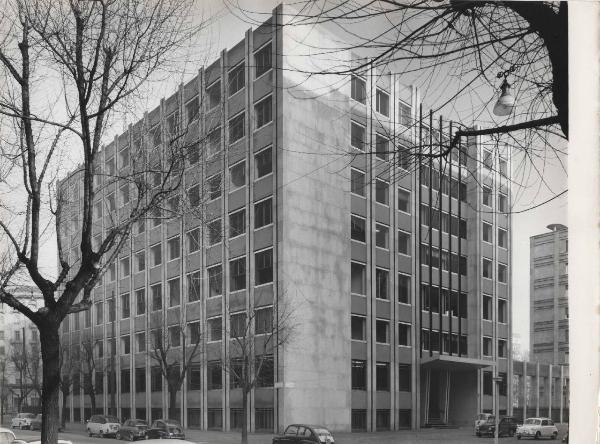 Milano - Assicurazioni Generali - Edificio per uffici