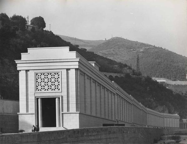 Genova - Cimitero monumentale di Staglieno - Galleria Veilino basso - Scorcio esterna