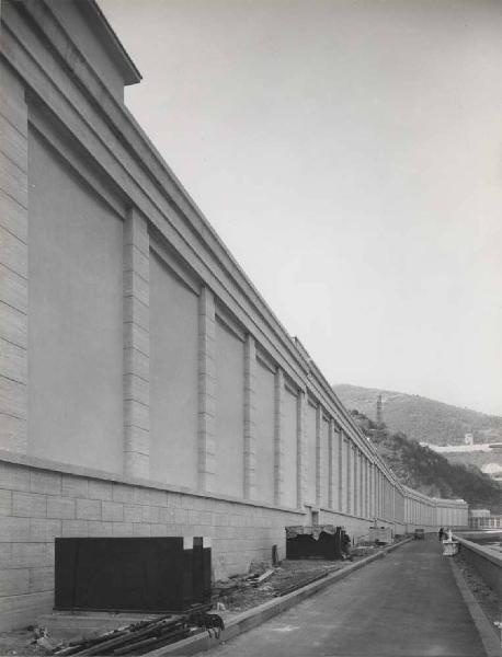 Genova - Cimitero monumentale di Staglieno - Galleria Veilino basso - Scorcio esterno