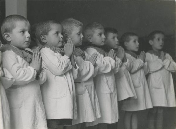 Riccione - Colonia G. Donegani per bambini sfollati - Preghiera