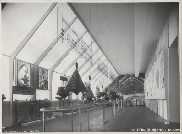 Milano - Fiera campionaria del 1938 - Padiglione Montecatini - Sala prodotti chimici per l'agricolutura