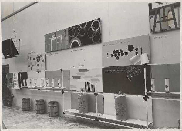 Milano - Fiera campionaria del 1947 - Padiglione Montecatini - Pannelli esplicativi