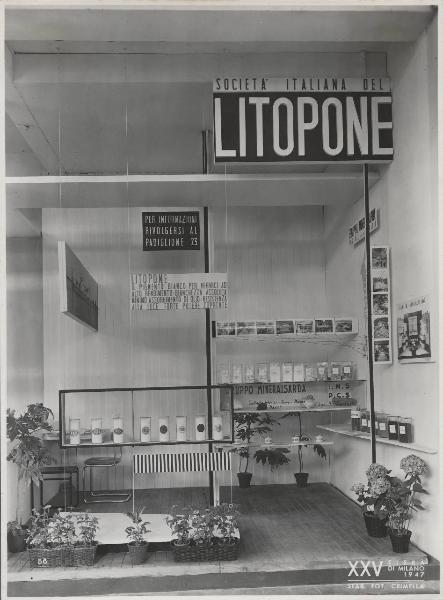 Milano - Fiera campionaria del 1947 - Padiglione Montecatini - Stand Società Italiana del Litopone