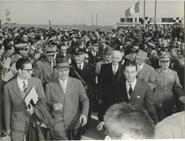 Brindisi - Cerimonia per la posa della prima pietra - Arrivo di Mario Segni presidente della Repubblica