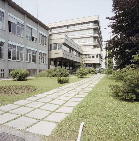 CESI (Centro Elettrotecnico Sperimentale Italiano) - Milano - Edificio uffici - Ingresso principale