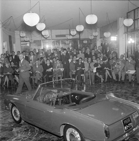 Innocenti - Torino - Villa Sassi - Presentazione automobile 950 spider - Pubblico