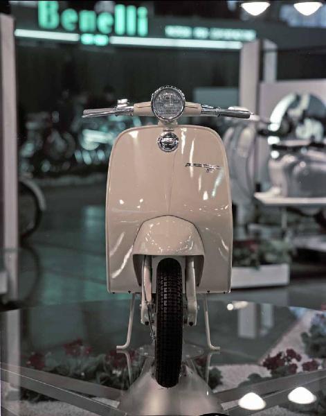 Innocenti - Milano - Mostra del ciclo e motociclo - Stand Innocenti - Lambretta 50