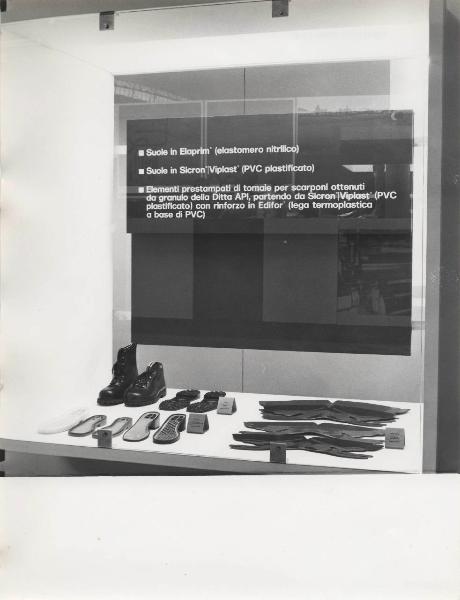 Milano - Micam (Mostra internazionale di calzature concerie affini e macchinari) del 1971 - Stand Montedison - Suole in Elaprim e Sicron Viplast - Tomaie in Sicron Viplast con rinforzo Edifor