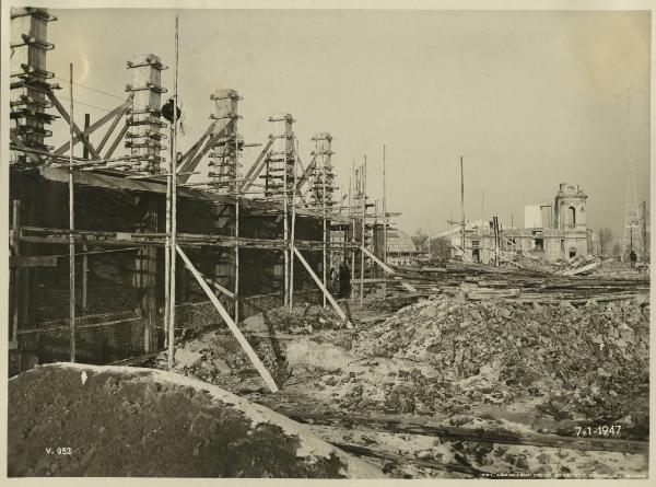 Milano - Fiera campionaria del 1947 - Padiglione Montecatini - Lavori di costruzione