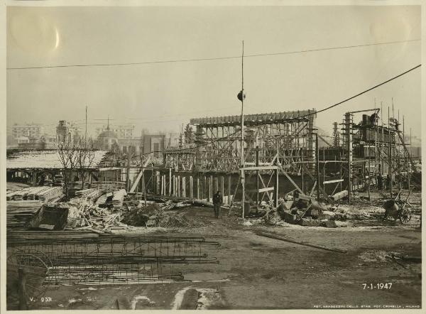 Milano - Fiera campionaria del 1947 - Padiglione Montecatini - Lavori di costruzione