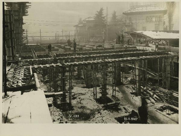 Milano - Fiera campionaria del 1947 - Padiglione Montecatini - Lavori di costruzione