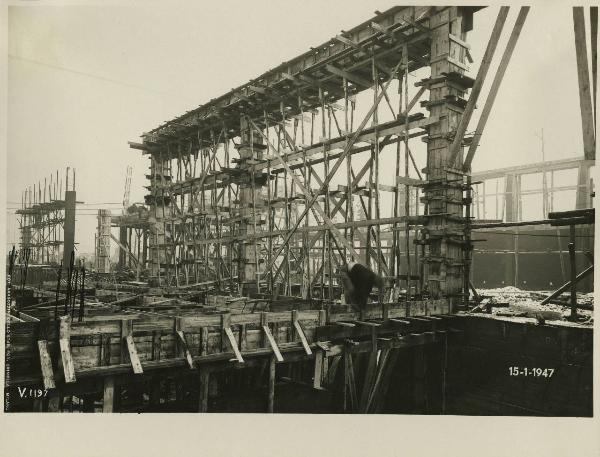 Milano - Fiera campionaria del 1947 - Padiglione Montecatini - Lavori di costruzione