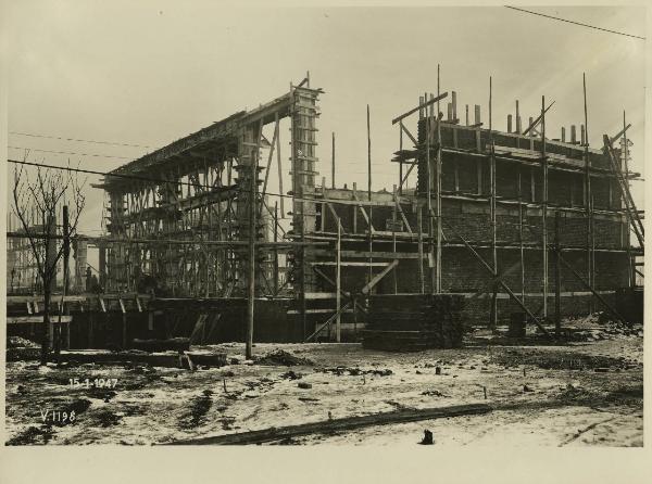 Milano - Fiera campionaria del 1947 - Padiglione Montecatini - Lavori di costruzione