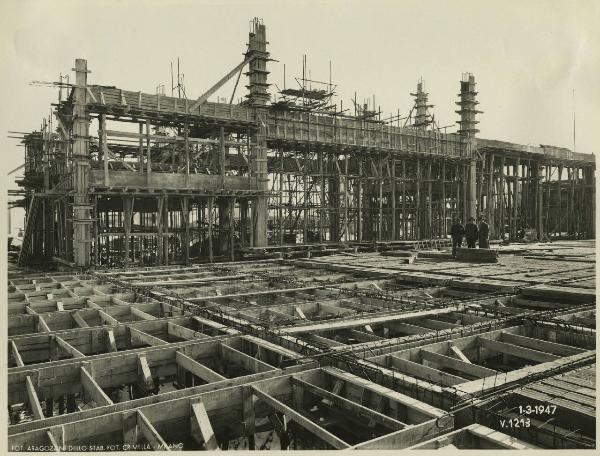 Milano - Fiera campionaria del 1947 - Padiglione Montecatini - Lavori di costruzione