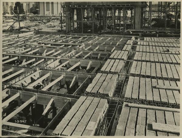 Milano - Fiera campionaria del 1947 - Padiglione Montecatini - Lavori di costruzione