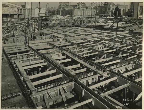 Milano - Fiera campionaria del 1947 - Padiglione Montecatini - Lavori di costruzione