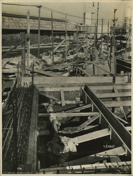 Milano - Fiera campionaria del 1947 - Padiglione Montecatini - Lavori di costruzione