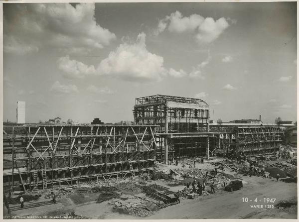 Milano - Fiera campionaria del 1947 - Padiglione Montecatini - Lavori di costruzione - Esterno