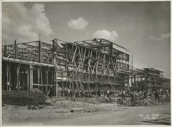 Milano - Fiera campionaria del 1947 - Padiglione Montecatini - Lavori di costruzione - Esterno