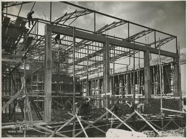 Milano - Fiera campionaria del 1947 - Padiglione Montecatini - Lavori di costruzione - Esterno