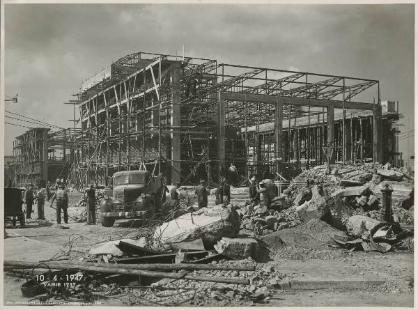 Milano - Fiera campionaria del 1947 - Padiglione Montecatini - Lavori di costruzione - Esterno