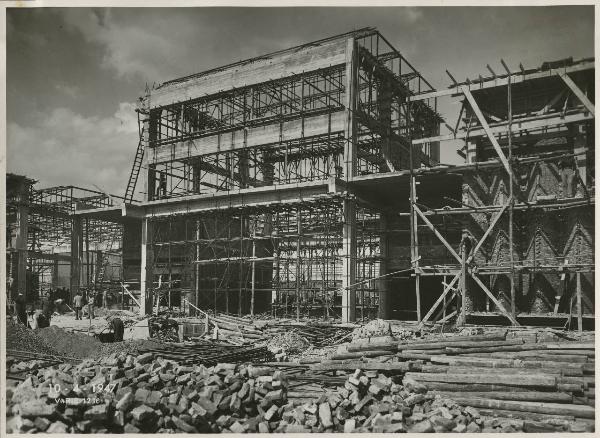 Milano - Fiera campionaria del 1947 - Padiglione Montecatini - Lavori di costruzione - Esterno