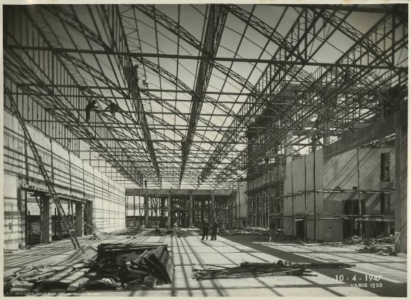 Milano - Fiera campionaria del 1947 - Padiglione Montecatini - Lavori di costruzione - Interno