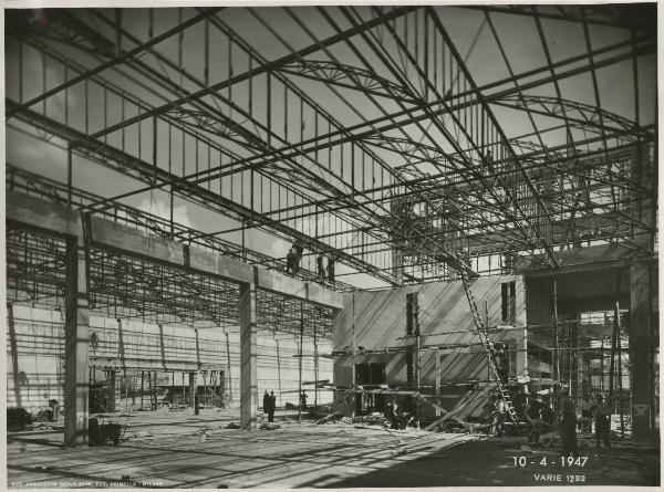 Milano - Fiera campionaria del 1947 - Padiglione Montecatini - Lavori di costruzione - Interno