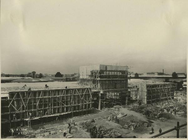 Milano - Fiera campionaria del 1947 - Padiglione Montecatini - Lavori di costruzione - Esterno