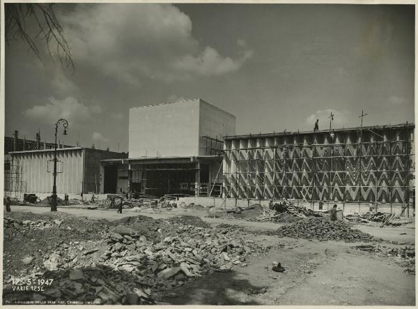 Milano - Fiera campionaria del 1947 - Padiglione Montecatini - Lavori di costruzione - Esterno