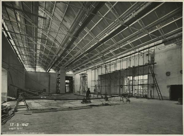 Milano - Fiera campionaria del 1947 - Padiglione Montecatini - Lavori di costruzione - Interno