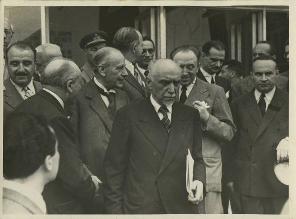 Milano - Fiera campionaria del 1947 - Padiglione Montecatini - Visita autorità - Giuseppe Togni - Luigi Gasparotto