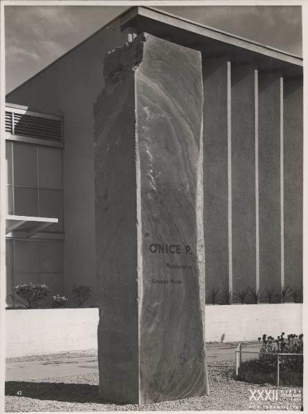 Milano - Fiera campionaria del 1954 - Padiglione Montecatini - Esterno - Marmi - Blocco di onice