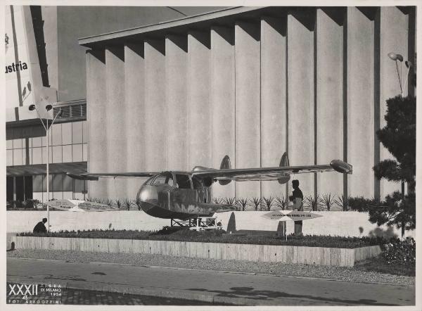 Milano - Fiera campionaria del 1954 - Padiglione Montecatini - Esterno - Ingresso - Aeroplano anfibio Nardi FN 333