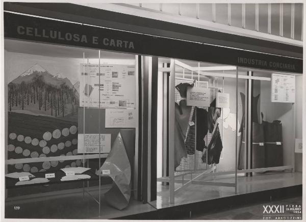 Milano - Fiera campionaria del 1954 - Padiglione Montecatini - Sala prodotti chimici diversi - Industria produzione di cellulosa e carta - Industria conciaria