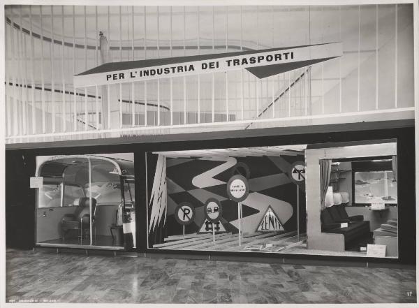 Milano - Fiera campionaria del 1954 - Padiglione Montecatini - Sala prodotti chimici diversi - Industra dei trasporti