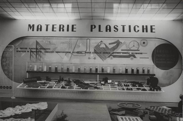 Lubiana - Fiera del 1941 - Padiglione Montecatini - Materie plastiche - Esposizione di materiali e prodotti finiti