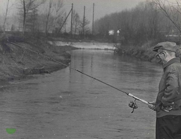 Milano - Materie plastiche - Resina poliestere - Gabraster - Canna da pesca - Pescatore