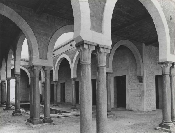 Monastir - Marmi - Moschea di Bourguiba - Portico interno