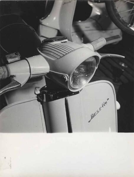 Milano - DIPE (Divisione Petrolchimica) - Fiera ciclo e motociclo del 1963 - Materie plastiche - Polipropilene isotattico - Moplen - Scooter Bianchi Orsetto