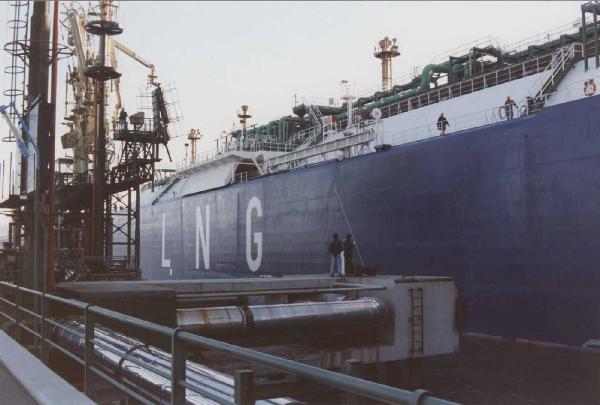 Panigaglia - Rigassificatore - Nave metaniera LNG - Approvvigionamento di GNL (gas naturale liquefatto)
