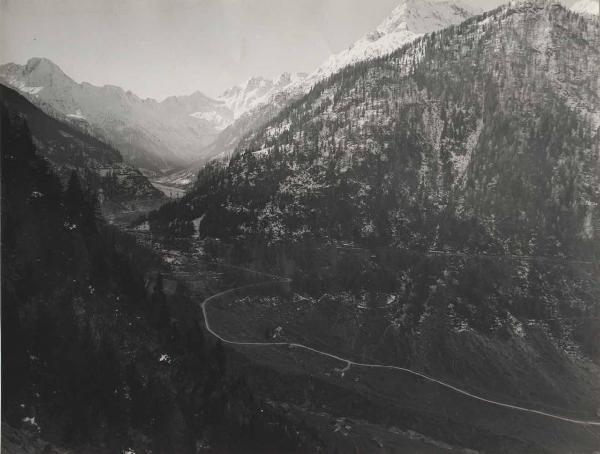 Teglio - Acciaierie e Ferriere Lombarde Falck - Impianto idroelettrico di Ganda - Diga di Frera - Vista panoramiche della traccia della ferrovia per il cantiere