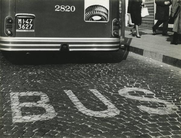 Milano - Vernici stradali - Segnaletica orizzontale - Scritta "Bus"- Autobus