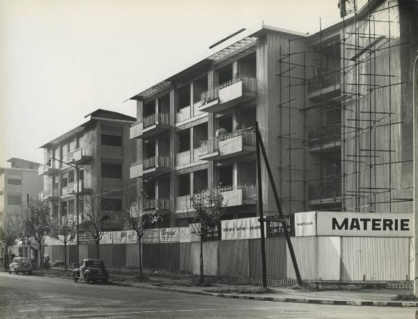 Milano - Edifici - Cantiere - Cartelloni pubblicitari