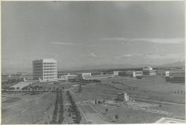 Roma - Quartiere Eur - Palazzo della civiltà italiana - Panorama