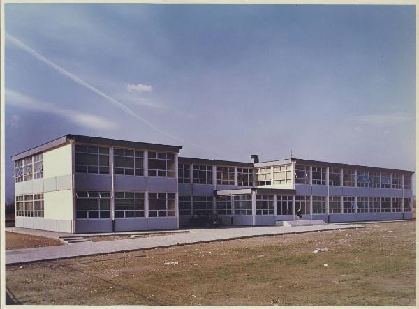 Porto Marghera - Edificio scolastico prefabbricato - Ingresso