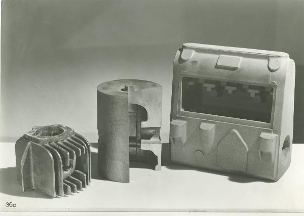 Alluminio - Testata di motore - Sezione di un cilindro - Custodia per strumento industriale
