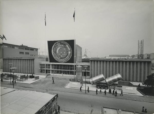 Milano - Fiera campionaria del 1964 - Padiglione Montecatini - Esterno - Veduta