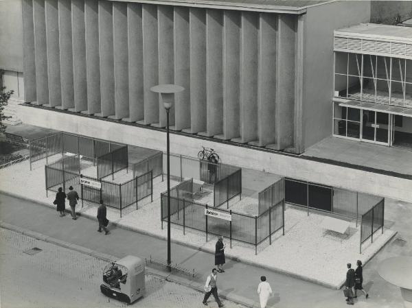 Milano - Fiera campionaria del 1964 - Padiglione Montecatini - Esterno - Ondulato in Vedrilene